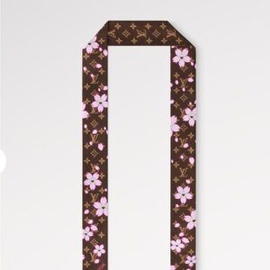 Pre-Owned Louis Vuitton x Takashi Murakami
Monogram Cherry Blossom
Bandeau Scarf